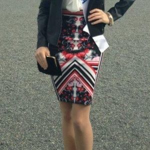 Striking, stretchy pencil skirt